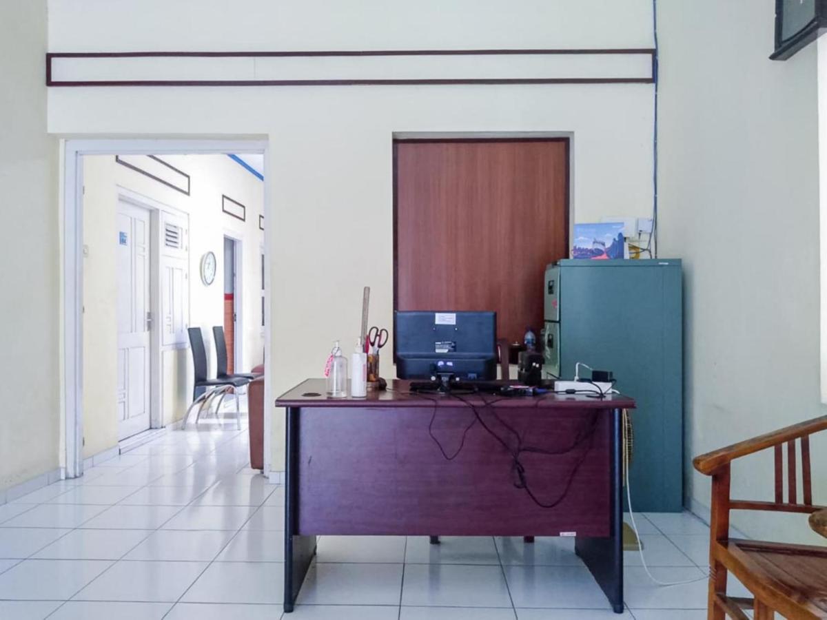 Reddoorz Syariah At Griya Soeratin Pacitan Hotell Exteriör bild