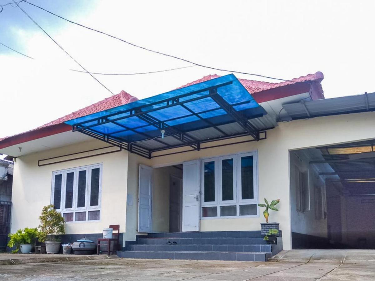 Reddoorz Syariah At Griya Soeratin Pacitan Hotell Exteriör bild