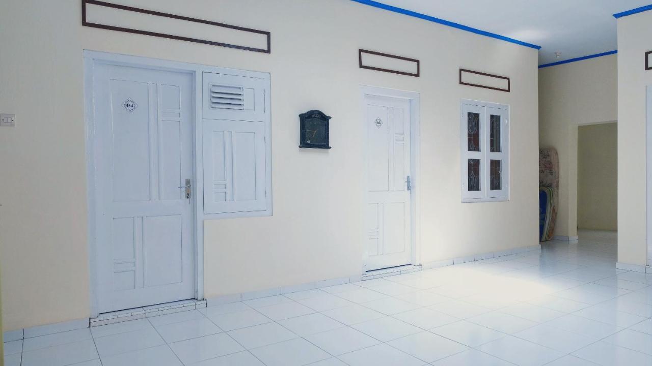Reddoorz Syariah At Griya Soeratin Pacitan Hotell Exteriör bild