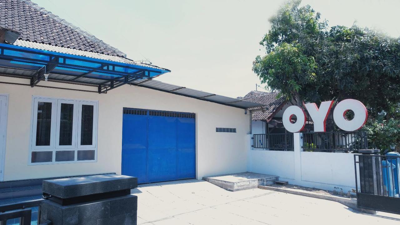 Reddoorz Syariah At Griya Soeratin Pacitan Hotell Exteriör bild